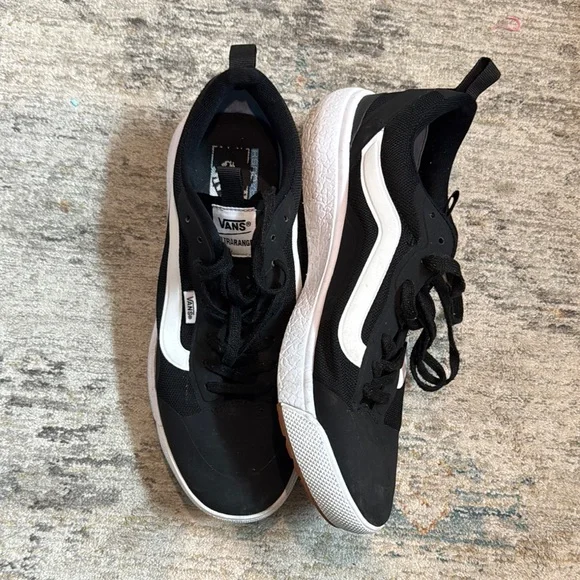 Vans Black and White Sneakers Sleek Skate Style UltraRange size 10 - Picture 2 of 5